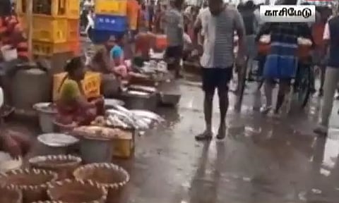 பிறந்தது புரட்டாசி... காசிமேடு மீன் சந்தையில் குறைந்த மக்கள் கூட்டம்
