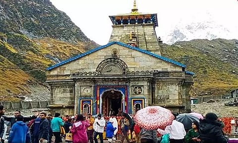 கேதார்நாத் கோயிலுக்குள் தங்கத் தகடுகள் பொருத்த அர்ச்சகர்கள் எதிர்ப்பு..!