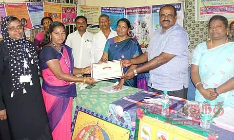 பயிற்சி முடித்த அங்கன்வாடி பணியாளர்களுக்கு சான்றிதழ்