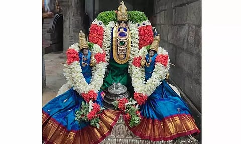 குணசீலம் பெருமாள் கோவிலில் குவிந்த பக்தர்கள்
