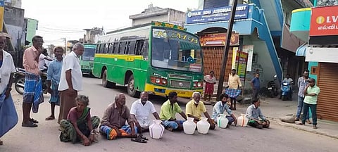 குடிநீர் கேட்டு காலி குடங்களுடன் பொதுமக்கள் சாலை மறியல்
