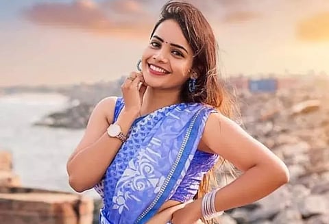 "நான் ஒருவரை உயிருக்கு உயிராக காதலித்தேன்" தற்கொலை செய்து கொண்ட நடிகையின் உருக்கமான கடிதம்