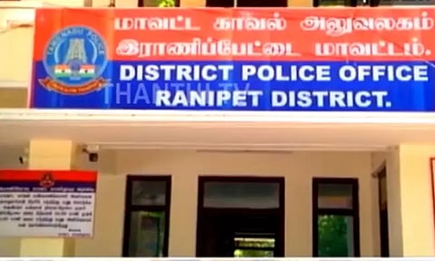 ராணிப்பேட்டை மாவட்டத்தில் கஞ்சா விற்பவர்களுடன் தொடர்பில் இருந்ததாக புகார் - 3 போலீசார் சஸ்பென்ட்