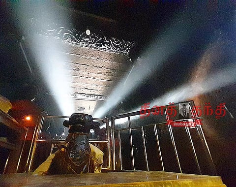 கருவறைக்குள் சூரிய ஒளி கதிர்கள்படும் அதிசய நிகழ்வு