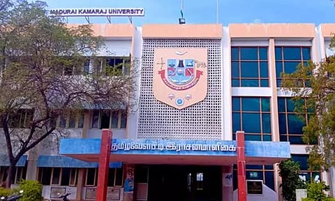 தொலைதூர கல்வியில் முறைகேடு: மதுரை காமராஜர் பல்கலைக்கழக முன்னாள் ஊழியர்கள் 8 பேர் மீது வழக்குப்பதிவு