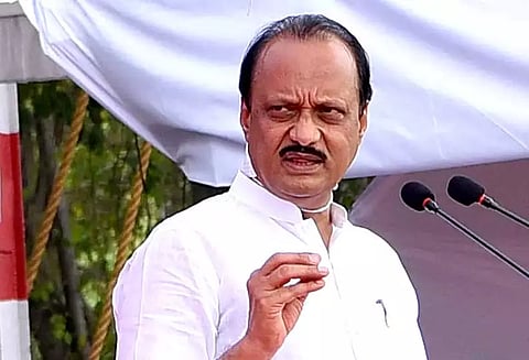 வேதாந்தா தொழில் திட்டம் குஜராத் செல்வதற்கு மகா விகாஸ் அகாடி ஆட்சியின் போதே முடிவு எடுக்கப்பட்டதாக கூறுவது பொய்- அஜித்பவார் பேட்டி