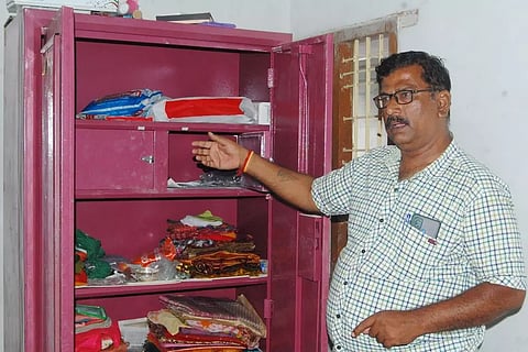 அடுத்தடுத்து 2 வீடுகளில் புகுந்து 31 பவுன் நகைகள் கொள்ளை