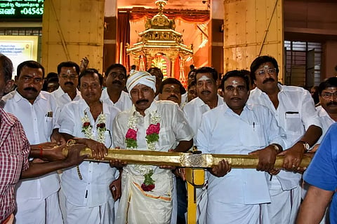 பழனி முருகன் கோவிலில் முன்னாள் அமைச்சர் செங்கோட்டையன் சாமி தரிசனம்