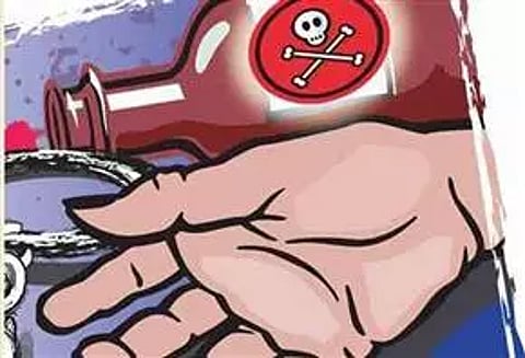 செருப்பு வாங்கியதை பாட்டி கண்டித்ததால் பிளஸ்-1 மாணவி தற்கொலை முயற்சி