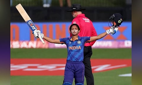 ஹர்மன்பிரீத் கவுர் அதிரடி சதம் - இங்கிலாந்து மகளிர் அணிக்கு எதிராக இந்திய அணி 333 ரன்கள் குவிப்பு