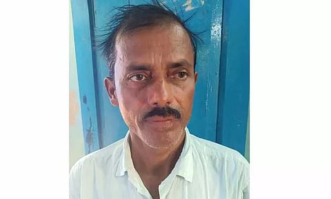 பள்ளி மாணவிகளிடம் பாலியல் சீண்டலில் ஈடுபட்டவர் போக்சோவில் கைது