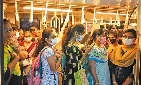 மெட்ரோ ரெயிலில் பயணிகள் எண்ணிக்கை 2.30 லட்சமாக அதிகரிப்பு