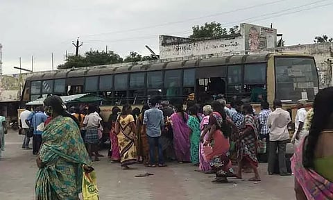 செங்கல்பட்டு -மனப்பாக்கம் இடையே கூடுதல் பஸ்கள் இயக்க வேண்டும்; பொதுமக்கள் கோரிக்கை