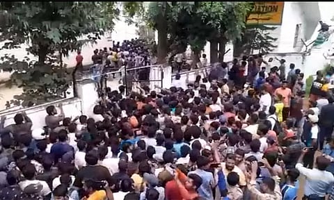 டிக்கெட் வாங்குவதில் கூட்ட நெரிசல்: ஐதராபாத் கிரிக்கெட் சங்கம் மீது போலீசார் வழக்குப்பதிவு