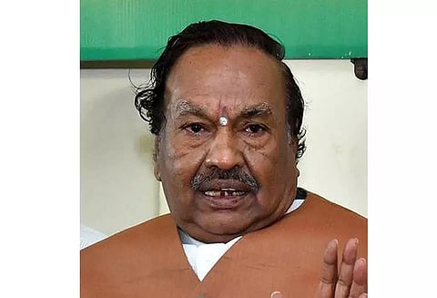 நகரம் சுகாதாரமாக இருக்க தூய்மை பணியாளர்களே காரணம்; முன்னாள் மந்திரி ஈசுவரப்பா பேச்சு