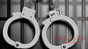 உருட்டுக்கட்டையுடன் மிரட்டியவர் கைது