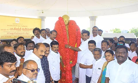 டாக்டர் பா.சிவந்தி ஆதித்தனார் பிறந்தநாள் - அரசு விழாவாக கொண்டாட்டம்-மணிமண்டபத்தில் அமைச்சர் மரியாதை