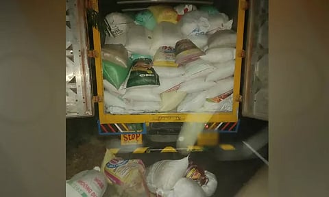 குடியாத்தம் அருகே வாகன சோதனையில் 5 டன் ரேஷன் அரிசி பறிமுதல்