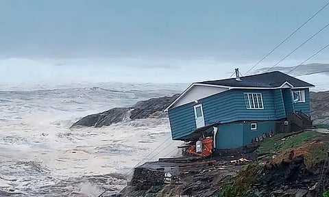 கனடாவை தாக்கிய பியோனா புயல்: வீடுகள் இடிந்து சேதம், குடியிருப்பு பகுதியில் சூழ்ந்த வெள்ளம்...!