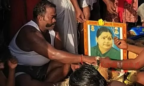மகாளய அமாவாசை: ராமேசுவரத்தில் ஜெயலலிதாவிற்கு திதி கொடுத்த அதிமுக நிர்வாகிகள்...!