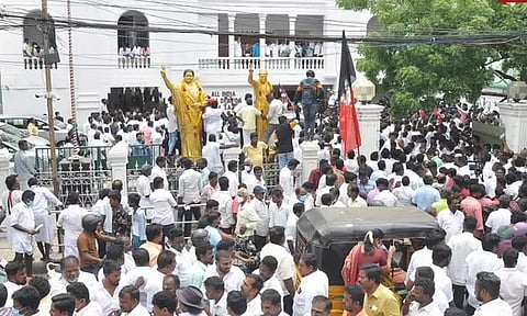 அதிமுக அலுவலகத்தில் காணாமல் போன ஆவணங்கள் ஓபிஎஸ் ஆதரவாளரிடமிருந்து மீட்பு - சிபிசிஐடி