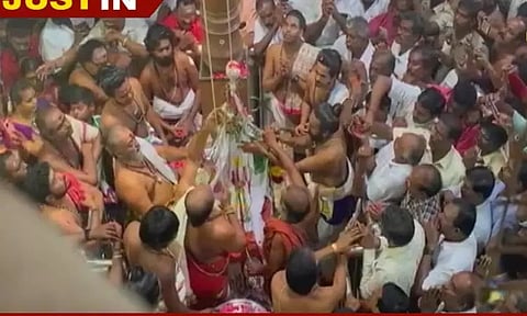 உலக புகழ்பெற்ற குலசேகரபட்டினம் தசரா திருவிழா கொடியேற்றத்துடன் தொடக்கம்