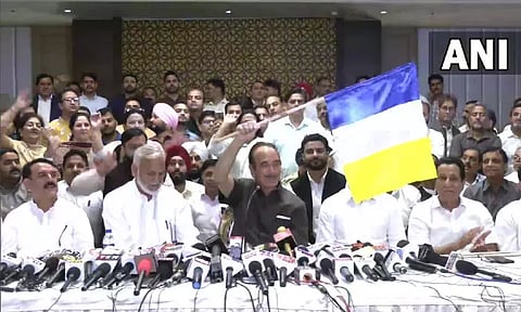 காங்கிரசில் இருந்து வெளியேறிய குலாம் நபி ஆசாத்தின் புதிய கட்சி, கொடி அறிமுகம்