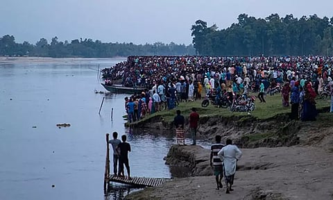 வங்காளதேசத்தில் கோவிலுக்கு சென்ற பக்தர்களின் படகு கவிழ்ந்த விபத்தில் பலியானோர் எண்ணிக்கை 32 ஆக உயர்வு!