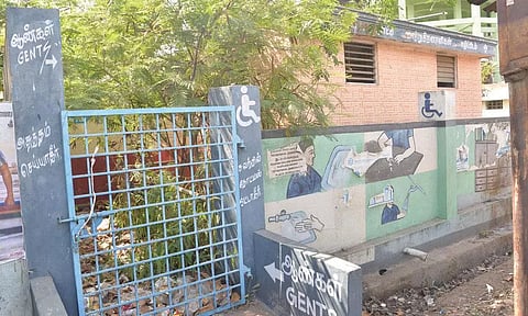 பராமரிப்பில்லாத பொது சுகாதார வளாகங்கள்