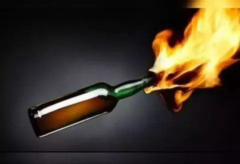 பா.ஜனதா நிர்வாகியின் ஆம்னி பஸ் மீது பெட்ரோல் குண்டு வீச்சு