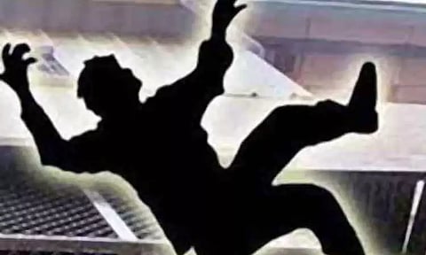 100 ரூபாய் கூடுதலாக கூலி வாங்கியதால் ஆத்திரம்: 3-வது மாடியில் இருந்து தள்ளி கட்டிட தொழிலாளி கொலை