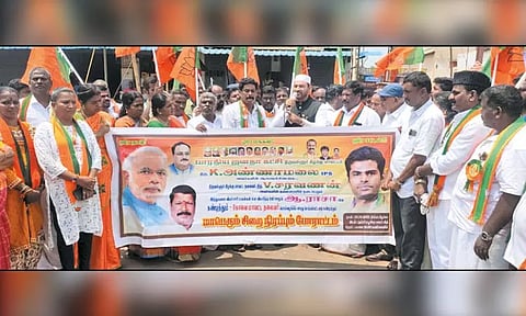 கும்மிடிப்பூண்டியில் பா.ஜனதா கட்சியினர் ஆர்ப்பாட்டம்