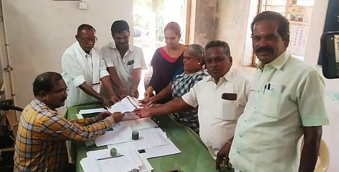 டி.ராஜகோபாலன்பட்டி ஊராட்சியில் தெரு விளக்குகள் பொருத்தகோரி பொதுமக்கள் மனு