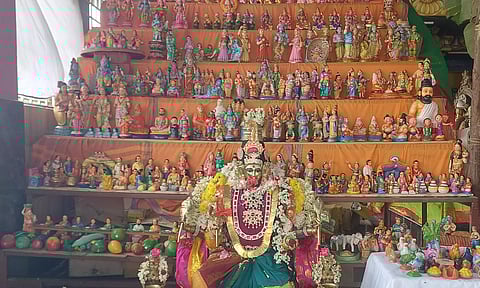 நஞ்சுண்ட தேசிக ஈஸ்வரர் கோவிலில் நவராத்திரி கொலு