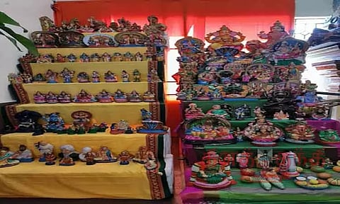 ஆனைமலை, நெகமம் பகுதிகளில் அம்மன் கோவில்களில் நவராத்திரி விழா தொடக்கம்