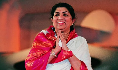 லதா மங்கேஷ்கர் பிறந்த நாளில் அயோத்தியா சாலைக்கு அவரது பெயர் சூட்டுவது மகிழ்ச்சி: பிரதமர் மோடி