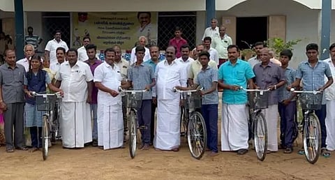 அரசு பள்ளி மாணவர்களுக்கு விலையில்லா சைக்கிள்கள்