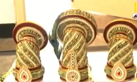 பாதாம், முந்திரியால் கிரீடம் - லட்சங்களில் உருவான மாலை! | திருப்பதி பெருமாளுக்கு திருப்பூர் பக்தரின் காணிக்கை