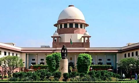 பண மதிப்பிழப்பு நடவடிக்கைக்கு எதிரான மனுக்கள் மீது அக்டோபர் 12-ந் தேதி விசாரணை - சுப்ரீம் கோர்ட்டு அறிவிப்பு