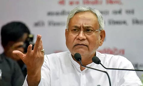 காண்டம் இலவசம்..! மாணவிகளிடம் சர்ச்சைக்குரிய விதத்தில் பேசிய ஐ.ஏ.எஸ் அதிகாரி மீது நடவடிக்கை: பீகார் முதல்-மந்திரி நிதிஷ்குமார்