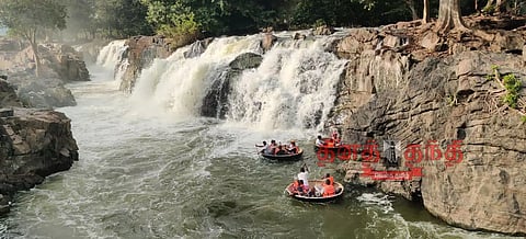 ஒகேனக்கல்லுக்கு, அரசு சார்பில் சமூக ஊடகவியலாளர்கள் குழுவினர் வருகை