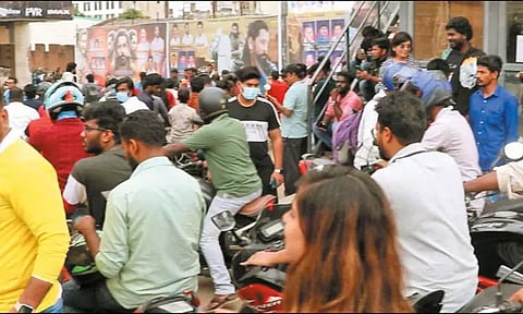 'பொன்னியின் செல்வன்' படம் 5,500 தியேட்டர்களில் வெளியானது