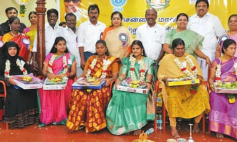 5 வகையான உணவுகள் வழங்கி 285 கர்ப்பிணிகளுக்கு சமுதாய வளைகாப்பு - அமைச்சர்கள் மா.சுப்பிரமணியன், கீதா ஜீவன் பங்கேற்பு