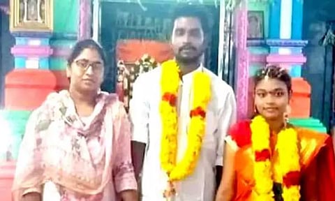 முதல் மனைவி தலைமையில் 2-வது திருமணம்;2 மனைவிகளின் தொல்லையால் டிக்டாக் பிரபலம் வீட்டை விட்டு ஓட்டம்...!