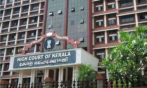 பெண் தொகுப்பாளரை அவமதித்த சம்பவம் - கேரள ஐகோர்ட்டு அதிரடி