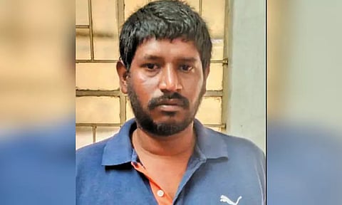 இளம்பெண்கள் குளிப்பதை செல்போனில் வீடியோ எடுத்தவர் கைது