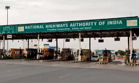 உளுந்தூர்பேட்டை சுங்கச்சாவடியில் கட்டணமின்றி ஜாலியாக பயணம் - இன்ப அதிர்ச்சியில் வாகன ஓட்டிகள்