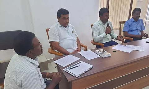 சாலையோர ஆக்கிரமிப்புகளை அகற்ற முடிவு