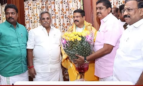 அனைத்து அரசு பள்ளிகளையும் சிபிஎஸ்இ பள்ளிகளாக தரம் உயர்த்த வேண்டும் - மத்திய மந்திரியிடம் புதுச்சேரி அமைச்சர் கோரிக்கை