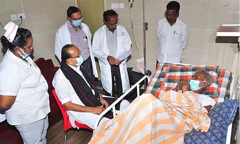 மருத்துவமனையில் சிகிச்சை பெற்றுவரும் சிபிஐ மூத்த தலைவர் நல்லகண்ணுவை நேரில் சந்தித்து நலம் விசாரித்த வைகோ..!